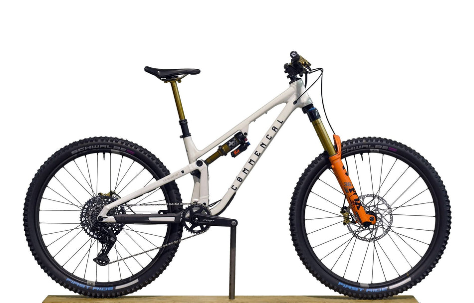 Paint for 2025 Commencal T.E.M.P.O. Signature - Gloss Clear Silver